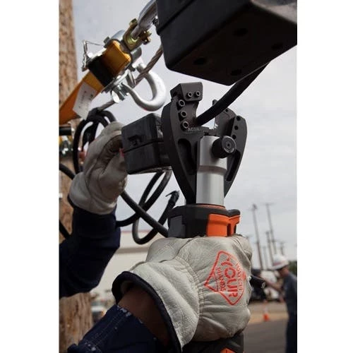 Klein Tools Klein Battery-Operated 7-Ton Cable Cutter And Crimper Kit BAT20-7T14 - Image 5