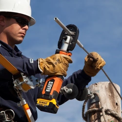 Klein Tools Klein Battery-Operated 7-Ton Cable Cutter And Crimper Kit BAT20-7T14 - Image 6