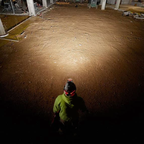 Milwaukee Tools Milwaukee REDLITHIUM USB BEACON Rechargeable 600 Lumen Hard Hat Light (3.0Ah) Kit 2116-21 - Image 5