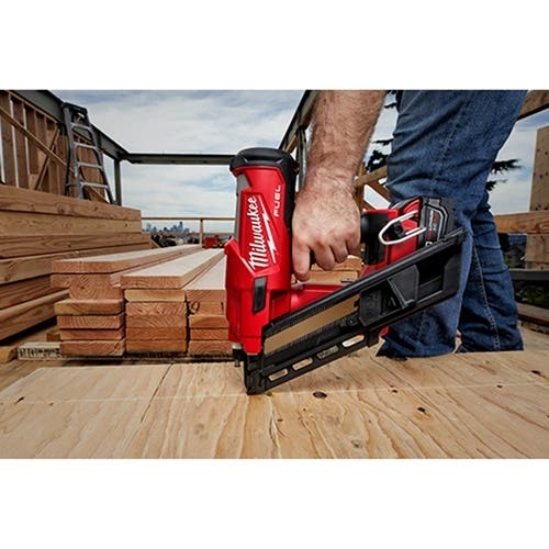 Milwaukee M18 FUEL Framing Nailer 30 Degree (5.0Ah) Kit 2745-21 Milwaukee Tools Milwaukee M18 FUEL Framing Nailer 30 Degree (5.0Ah) Kit 2745-21 -Klein Tools Shop