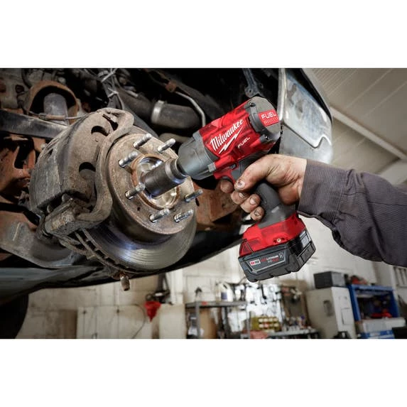 Milwaukee Tools Milwaukee M18 FUEL™ 1/2" High Torque Impact Wrench With Friction Ring Kit 2767-22R - Image 3