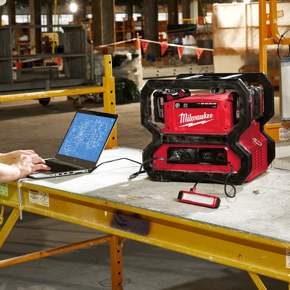 Milwaukee M18 CARRY-ON 3600W/1800W Power Supply 2845-20 Milwaukee Tools Milwaukee M18 CARRY-ON 3600W/1800W Power Supply 2845-20 -Klein Tools Shop 2845 5