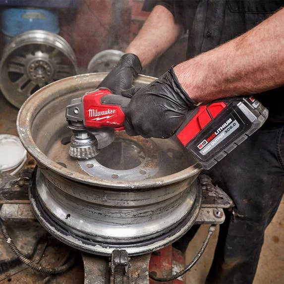 Milwaukee Tools Milwaukee M18 FUEL 4-1/2" / 5" Variable Speed Braking Grinder W/ Paddle Switch, No-Lock (Tool Only) 2888-20 - Image 6