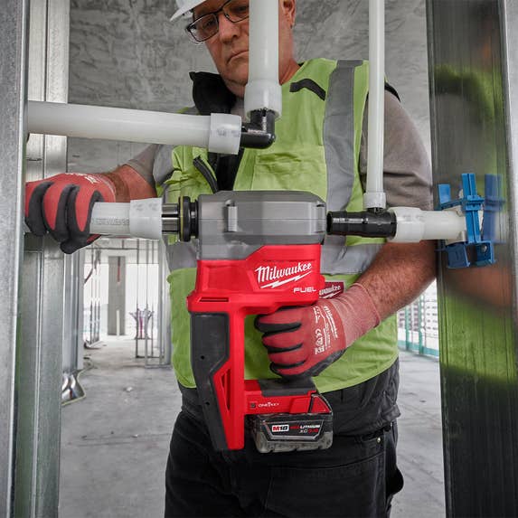 Milwaukee M18 FUEL 2" ProPEX Expander Kit w/ ONE-KEY & 1-1/4" - 2" Expander Heads 2932-22XC Milwaukee Tools Milwaukee M18 FUEL 2" ProPEX Expander Kit W/ ONE-KEY & 1-1/4" - 2" Expander Heads 2932-22XC -Klein Tools Shop 2932