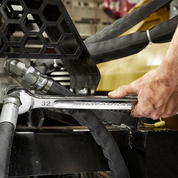 Milwaukee 25MM Metric Ratcheting Combination Wrench 45-96-9325 Milwaukee Tools Milwaukee 25MM Metric Ratcheting Combination Wrench 45-96-9325 -Klein Tools Shop 45 96 9325 4