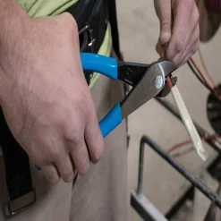 Klein Tools Klein Diagonal Cutting Pliers, Heavy-Duty, High-Leverage, 8" D2000-28 5 Klein Tools Klein Diagonal Cutting Pliers, Heavy-Duty, High-Leverage, 8" D2000-28 -Klein Tools Shop d200028 app1